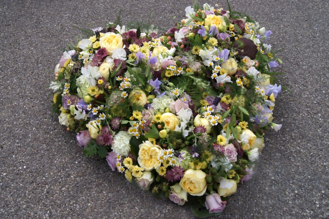 Blumenherz für eine Beerdigung - Trauerportal